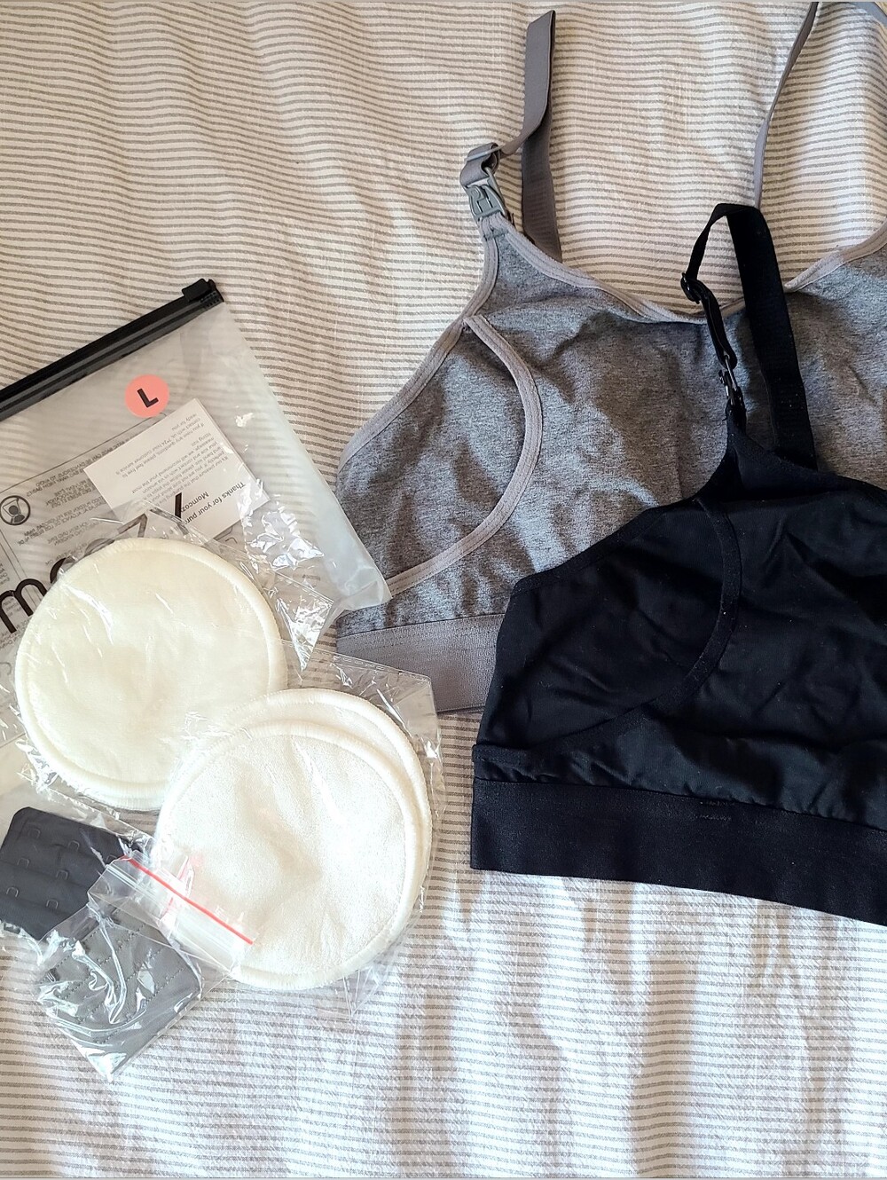 Momcozy Black Bra( Grey Is Free!)